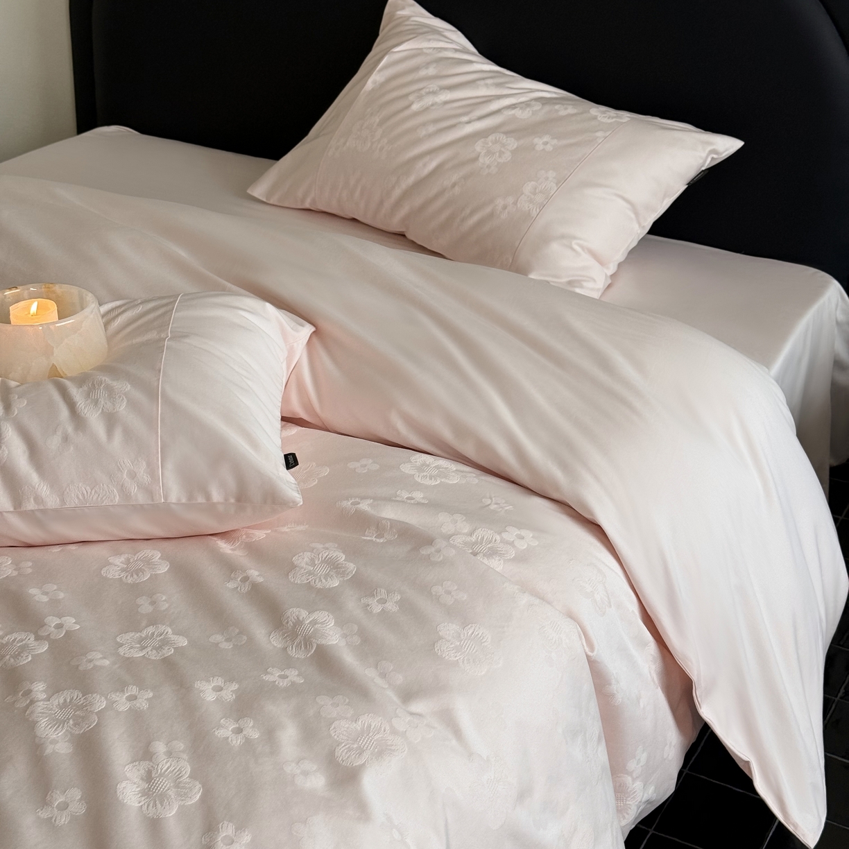 91家纺网 家纺一手货源 找家纺 鹿班家居 2025秋冬款云感超柔厚织提花浮雕系列-溪畔拾星 溪畔拾星-粉色（标准会员-20）