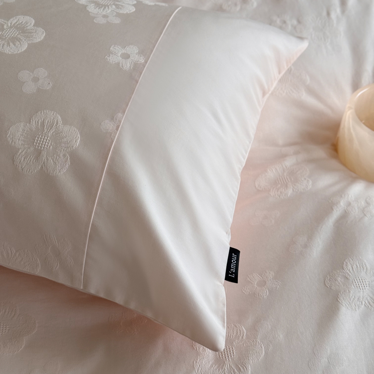 91家纺网 家纺一手货源 找家纺 鹿班家居 2025秋冬款云感超柔厚织提花浮雕系列-溪畔拾星 溪畔拾星-粉色（标准会员-20）