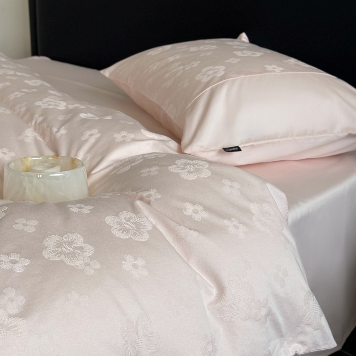 91家纺网 家纺一手货源 找家纺 鹿班家居 2025秋冬款云感超柔厚织提花浮雕系列-溪畔拾星 溪畔拾星-粉色（标准会员-20）