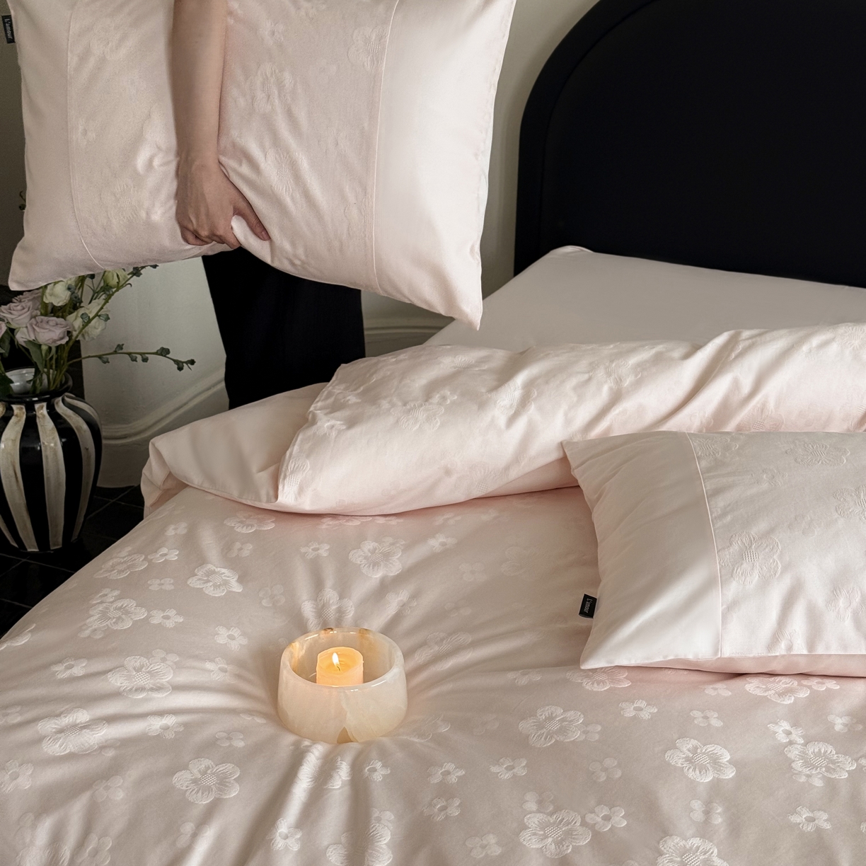 91家纺网 家纺一手货源 找家纺 鹿班家居 2025秋冬款云感超柔厚织提花浮雕系列-溪畔拾星 溪畔拾星-粉色（标准会员-20）