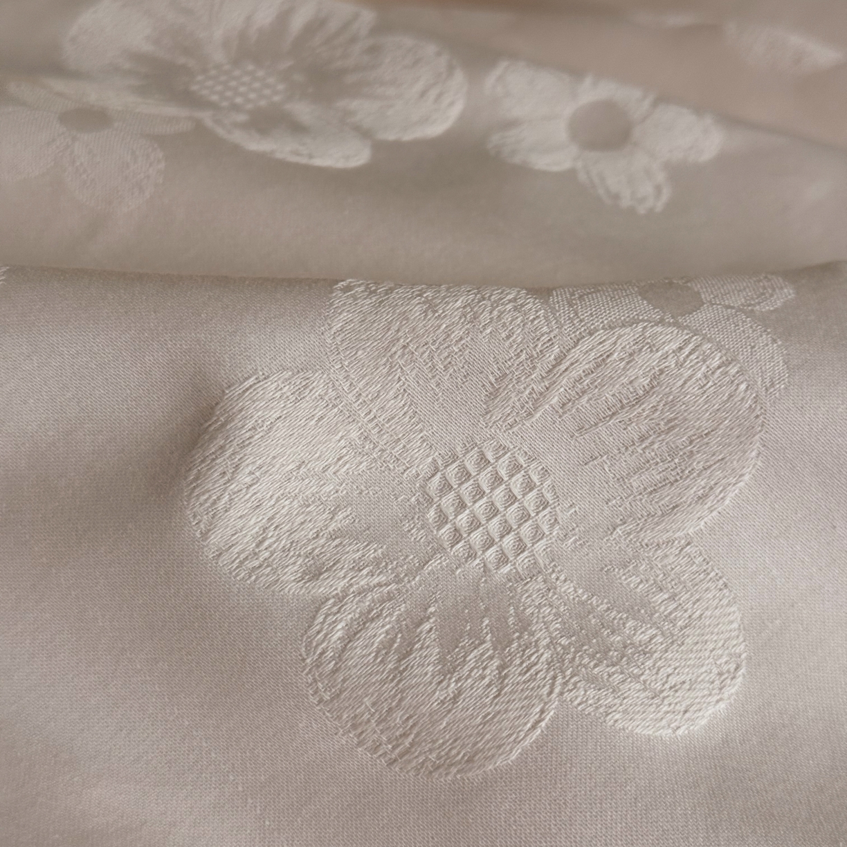 91家纺网 家纺一手货源 找家纺 鹿班家居 2025秋冬款云感超柔厚织提花浮雕系列-溪畔拾星 溪畔拾星-粉色（标准会员-20）