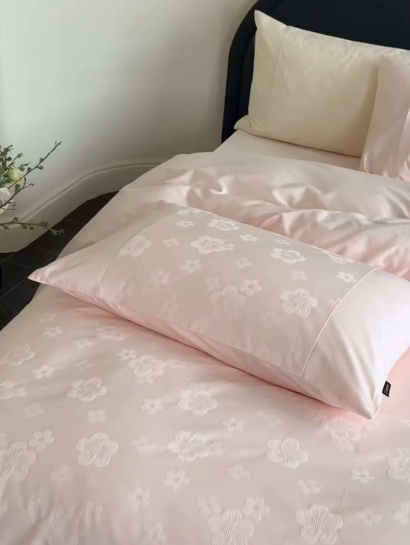 91家纺网 家纺一手货源 找家纺 鹿班家居 2025秋冬款云感超柔厚织提花浮雕系列-溪畔拾星 溪畔拾星-粉色（标准会员-20）