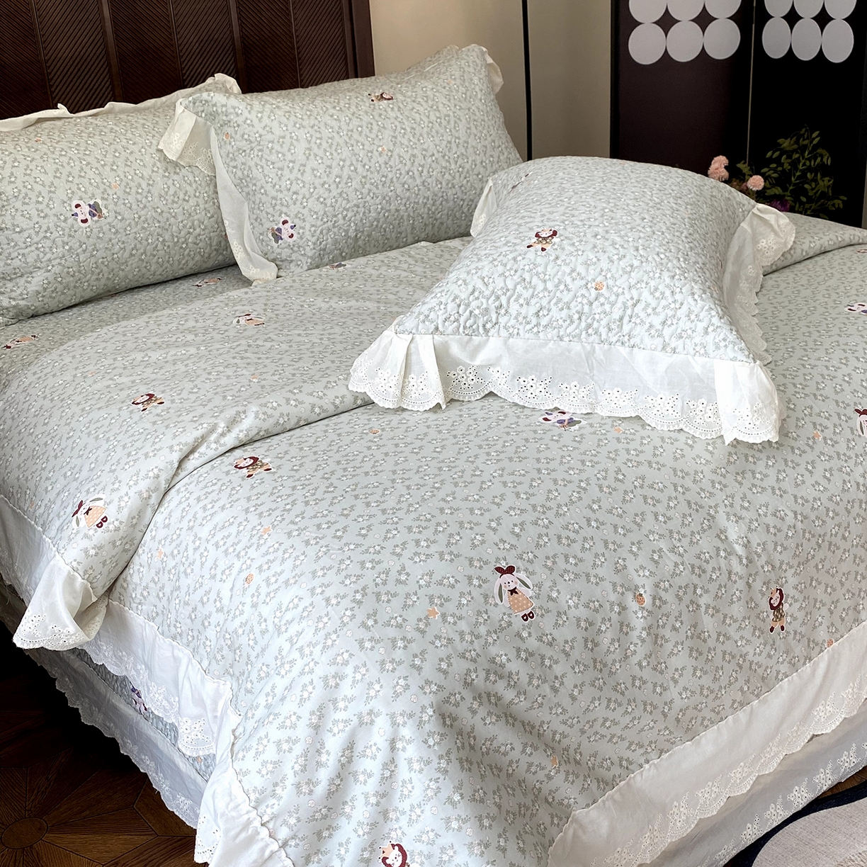 91家纺网 家纺一手货源 找家纺 （总）奈萝家纺 2025新款13372全棉法式大花边床盖被套四件套