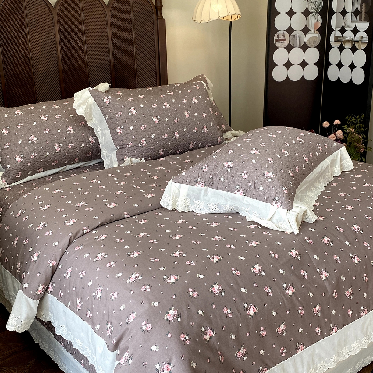 91家纺网 家纺一手货源 找家纺 （总）奈萝家纺 2025新款13372全棉法式大花边床盖被套四件套