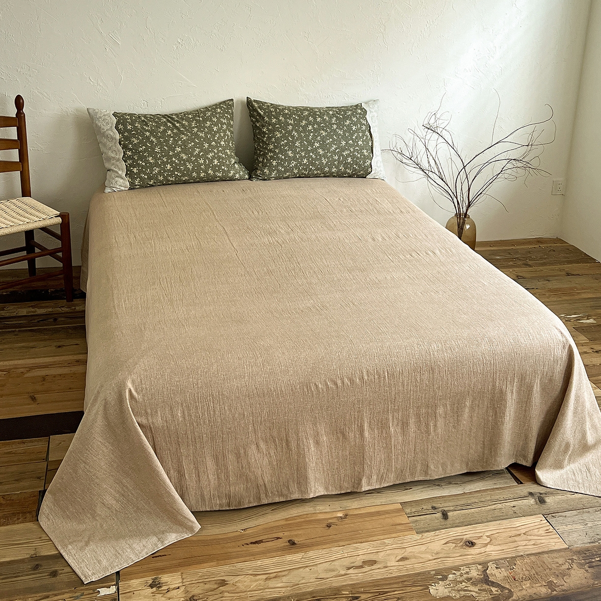 91家纺网 家纺一手货源 找家纺 典曼家纺 2025秋冬新品A类高克重亚麻复古花边侘寂风原麻四件套  茉莉-亚绿