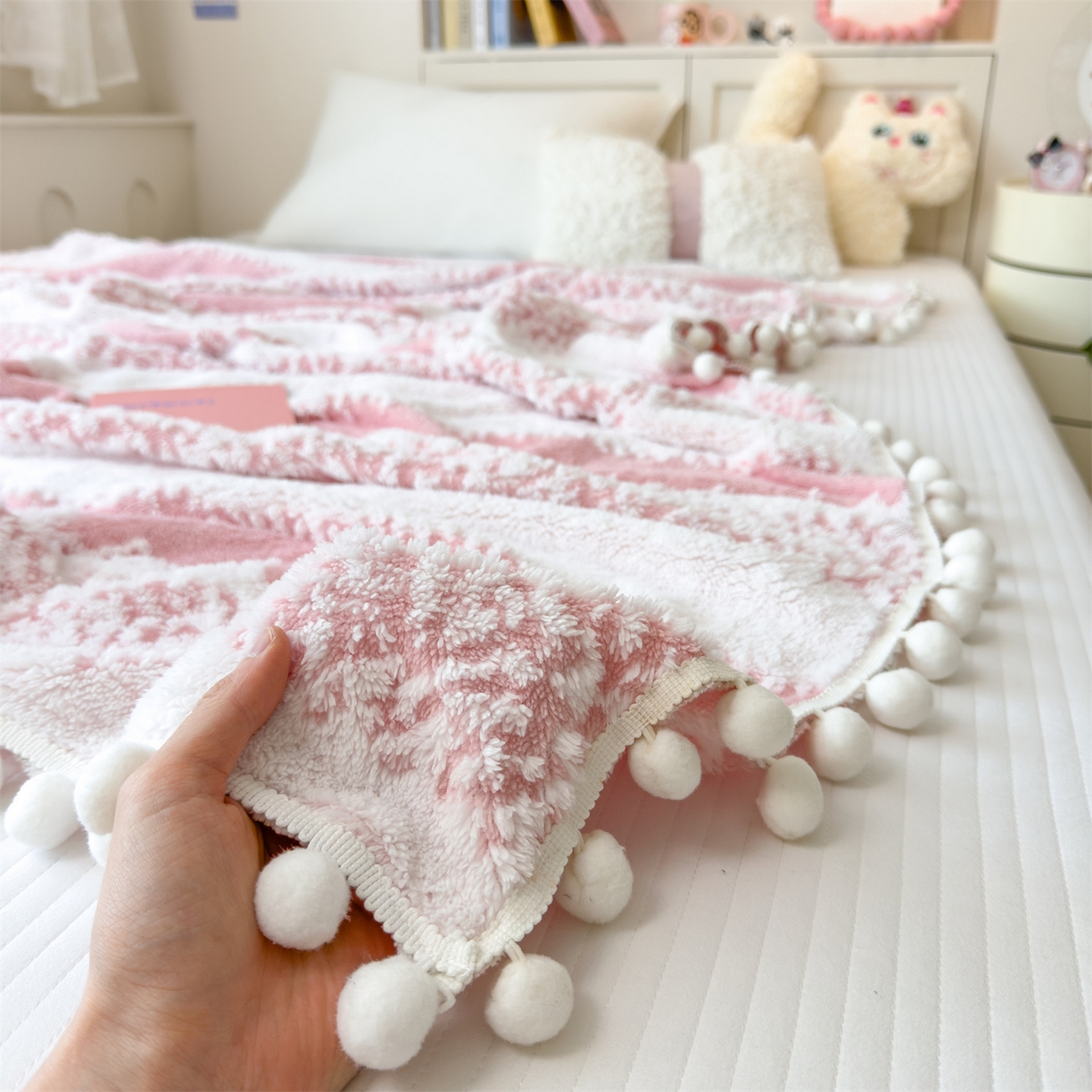 91家纺网 家纺一手货源 找家纺 丝幔家纺 2025新款星绒梦语毛球多功能毛毯毯子-森语雪球 森语雪球 樱花粉