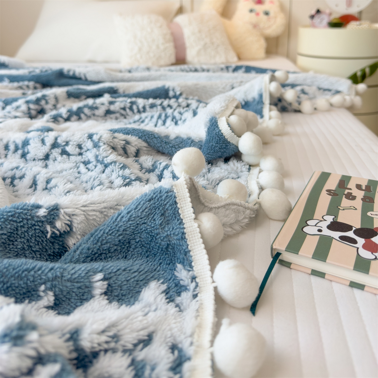 91家纺网 家纺一手货源 找家纺 丝幔家纺 2025新款星绒梦语毛球多功能毛毯毯子-森语雪球 森语雪球 冰蓝