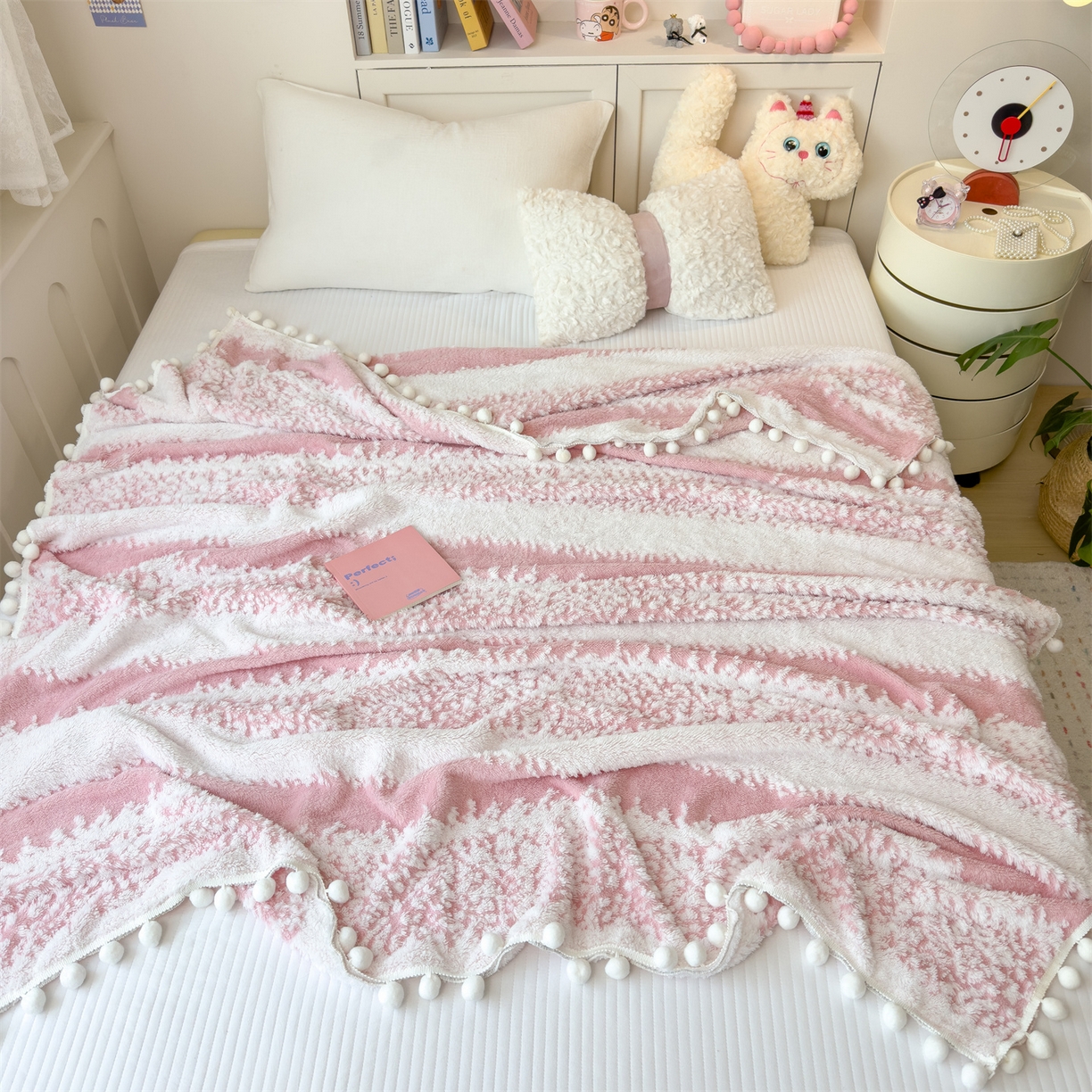 91家纺网 家纺一手货源 找家纺 丝幔家纺 2025新款星绒梦语毛球多功能毛毯毯子-森语雪球 森语雪球 樱花粉