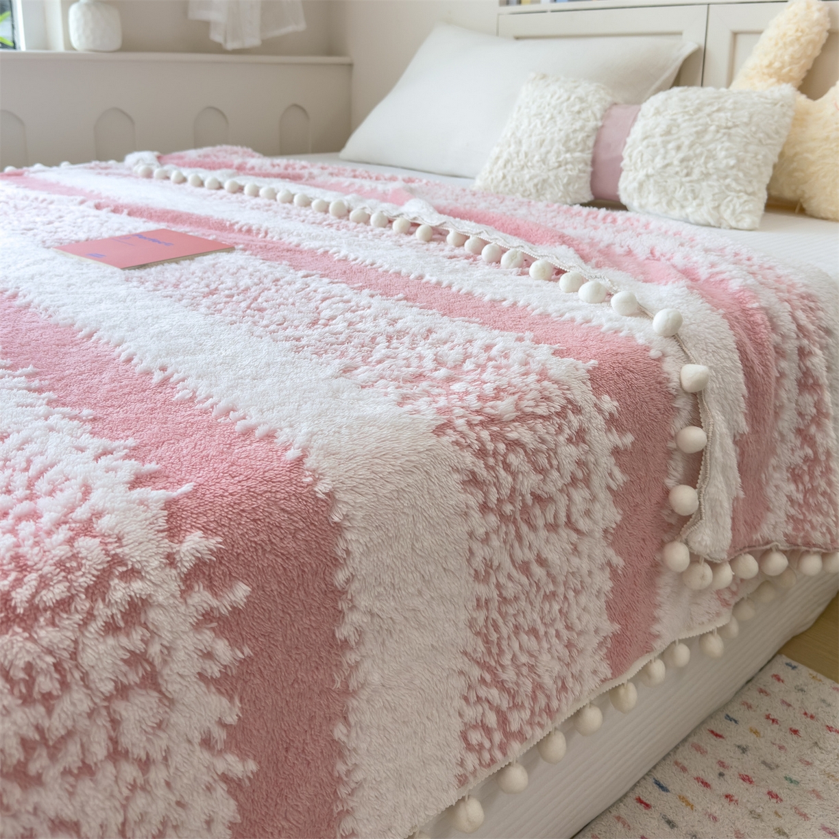 91家纺网 家纺一手货源 找家纺 丝幔家纺 2025新款星绒梦语毛球多功能毛毯毯子-森语雪球 森语雪球 樱花粉