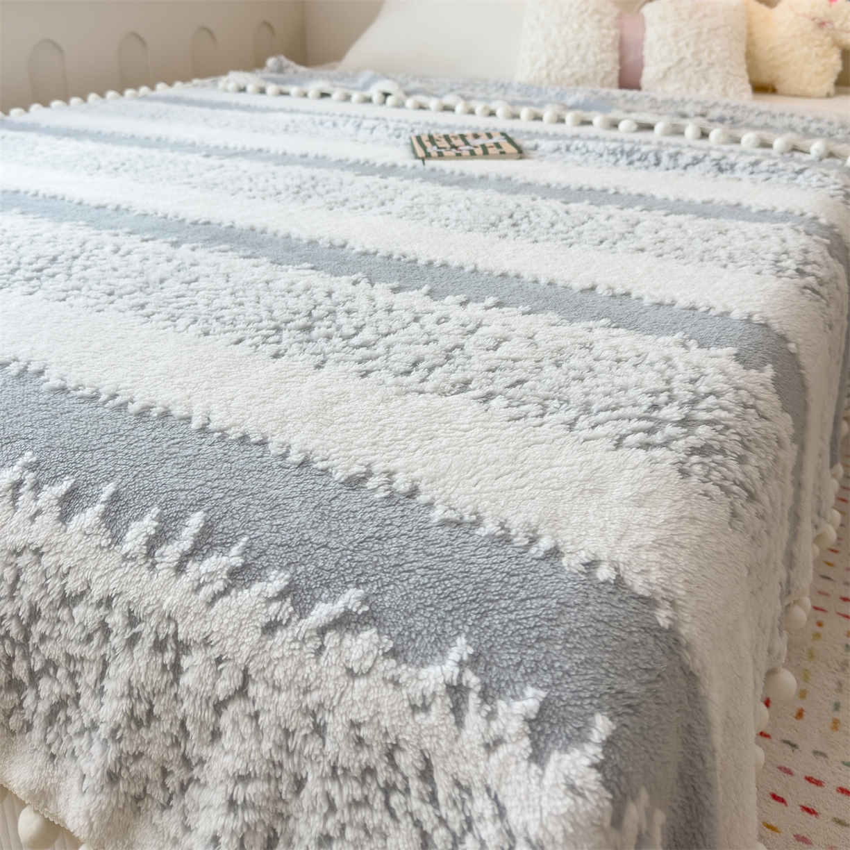 91家纺网 家纺一手货源 找家纺 丝幔家纺 2025新款星绒梦语毛球多功能毛毯毯子-森语雪球 森语雪球 暖灰