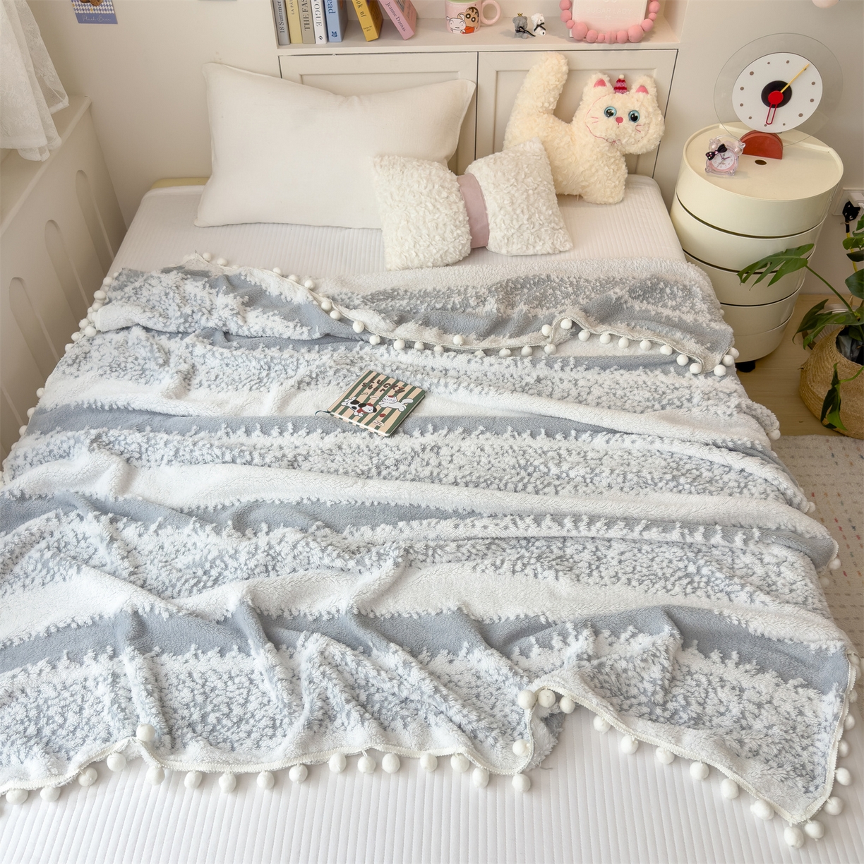 91家纺网 家纺一手货源 找家纺 丝幔家纺 2025新款星绒梦语毛球多功能毛毯毯子-森语雪球 森语雪球 暖灰