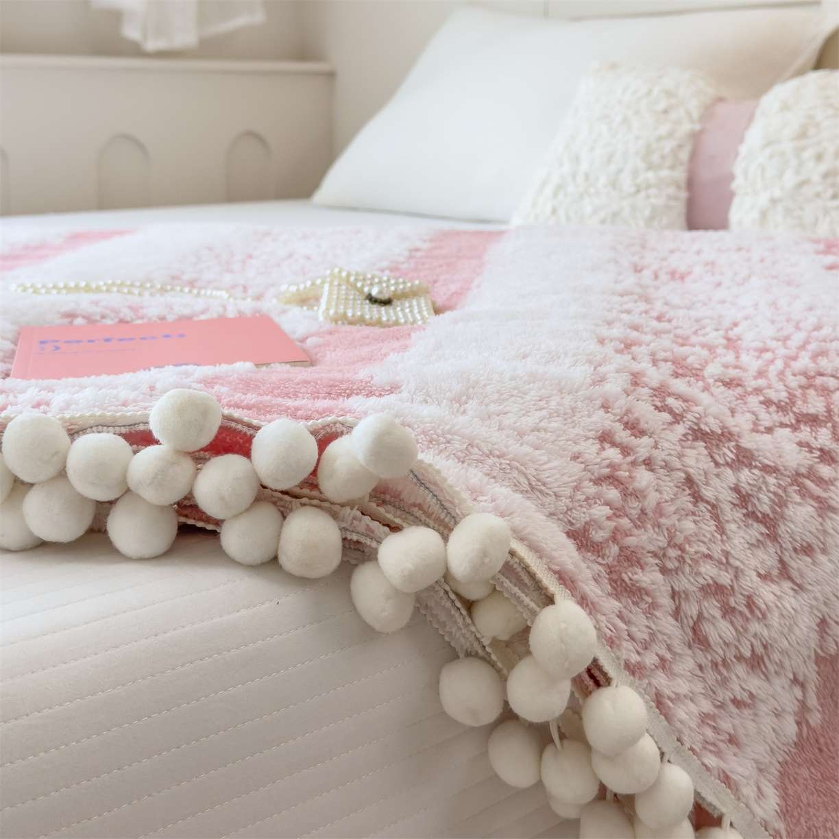 91家纺网 家纺一手货源 找家纺 丝幔家纺 2025新款星绒梦语毛球多功能毛毯毯子-森语雪球 森语雪球 樱花粉