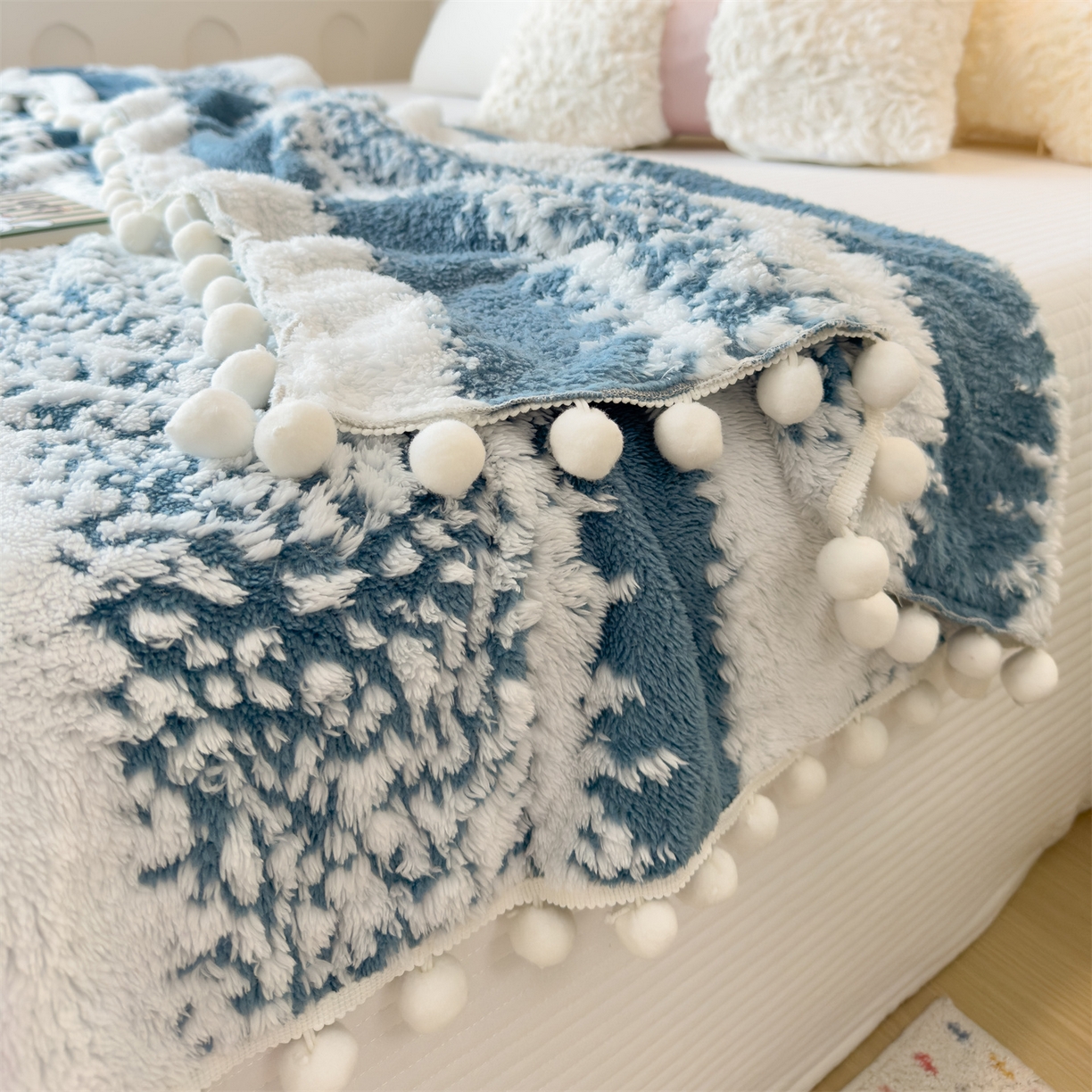 91家纺网 家纺一手货源 找家纺 丝幔家纺 2025新款星绒梦语毛球多功能毛毯毯子-森语雪球 森语雪球 冰蓝