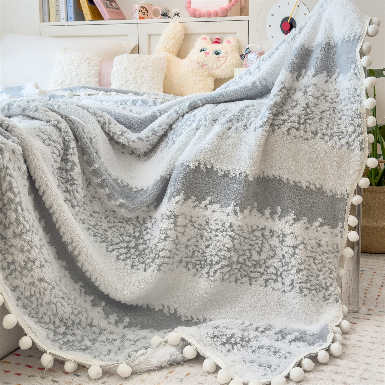 91家纺网 家纺一手货源 找家纺 丝幔家纺 2025新款星绒梦语毛球多功能毛毯毯子-森语雪球 森语雪球 暖灰