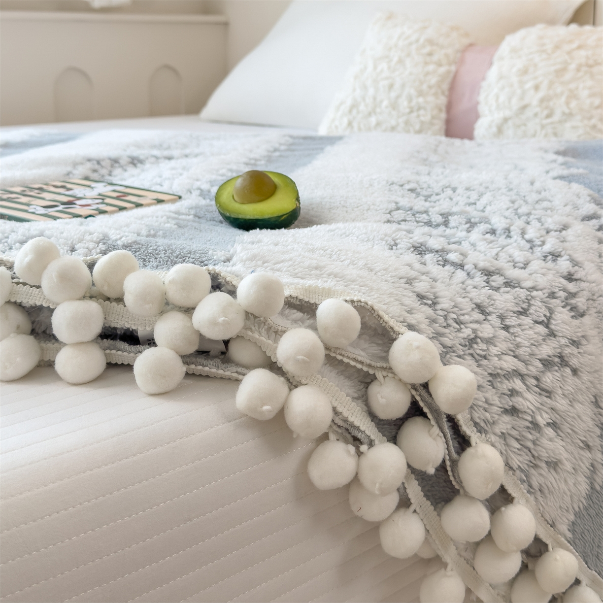 91家纺网 家纺一手货源 找家纺 丝幔家纺 2025新款星绒梦语毛球多功能毛毯毯子-森语雪球 森语雪球 暖灰