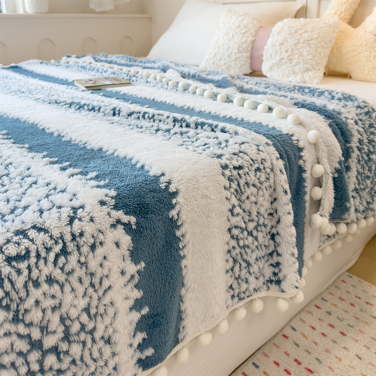 91家纺网 家纺一手货源 找家纺 丝幔家纺 2025新款星绒梦语毛球多功能毛毯毯子-森语雪球 森语雪球 冰蓝