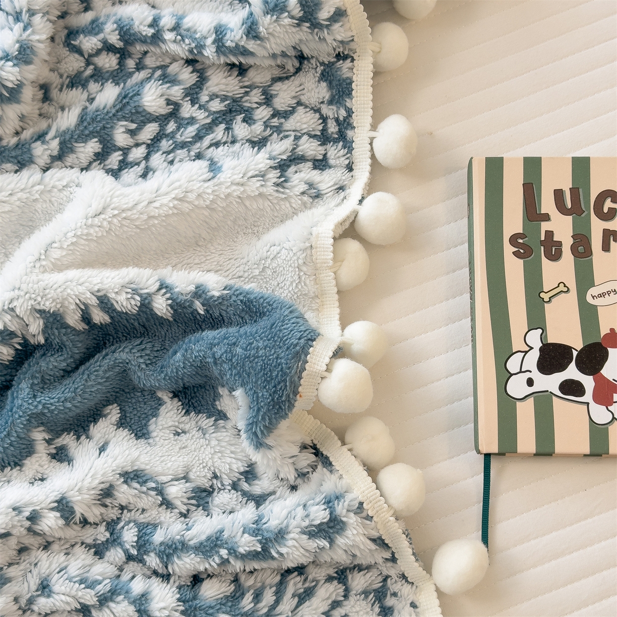 91家纺网 家纺一手货源 找家纺 丝幔家纺 2025新款星绒梦语毛球多功能毛毯毯子-森语雪球 森语雪球 冰蓝