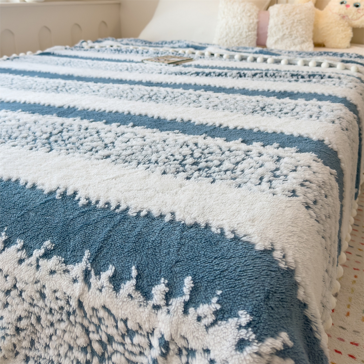 91家纺网 家纺一手货源 找家纺 丝幔家纺 2025新款星绒梦语毛球多功能毛毯毯子-森语雪球 森语雪球 冰蓝