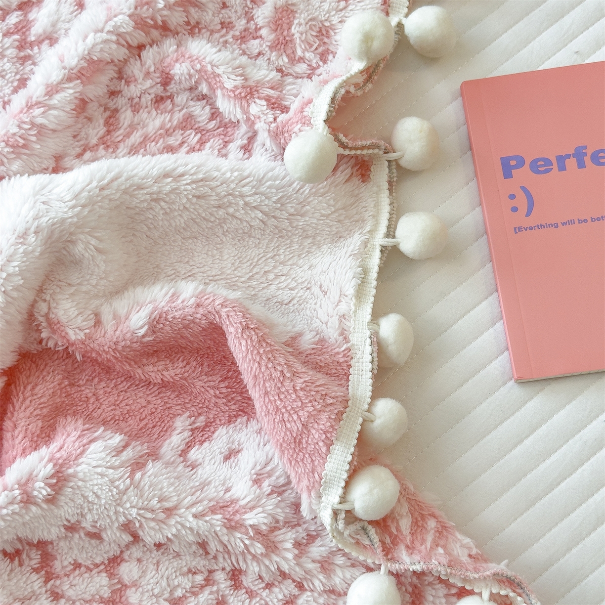 91家纺网 家纺一手货源 找家纺 丝幔家纺 2025新款星绒梦语毛球多功能毛毯毯子-森语雪球 森语雪球 樱花粉