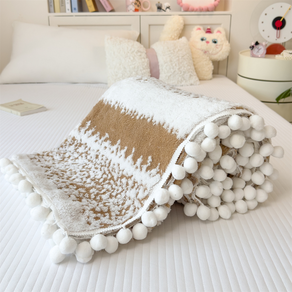 91家纺网 家纺一手货源 找家纺 丝幔家纺 2025新款星绒梦语毛球多功能毛毯毯子-森语雪球 森语雪球 焦糖