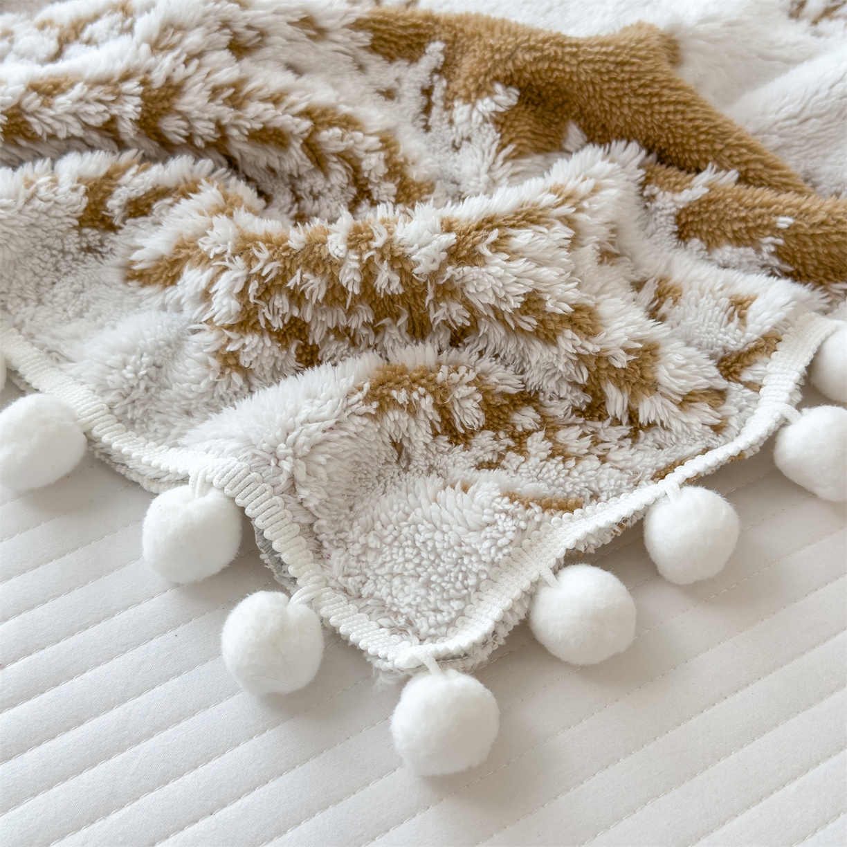 91家纺网 家纺一手货源 找家纺 丝幔家纺 2025新款星绒梦语毛球多功能毛毯毯子-森语雪球 森语雪球 焦糖