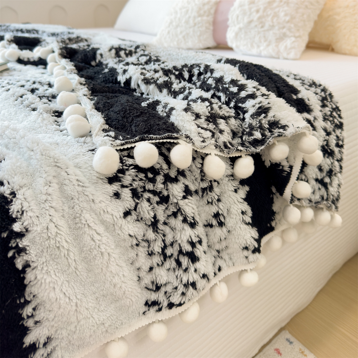 91家纺网 家纺一手货源 找家纺 丝幔家纺 2025新款星绒梦语毛球多功能毛毯毯子-森语雪球 森语雪球 斑马黑