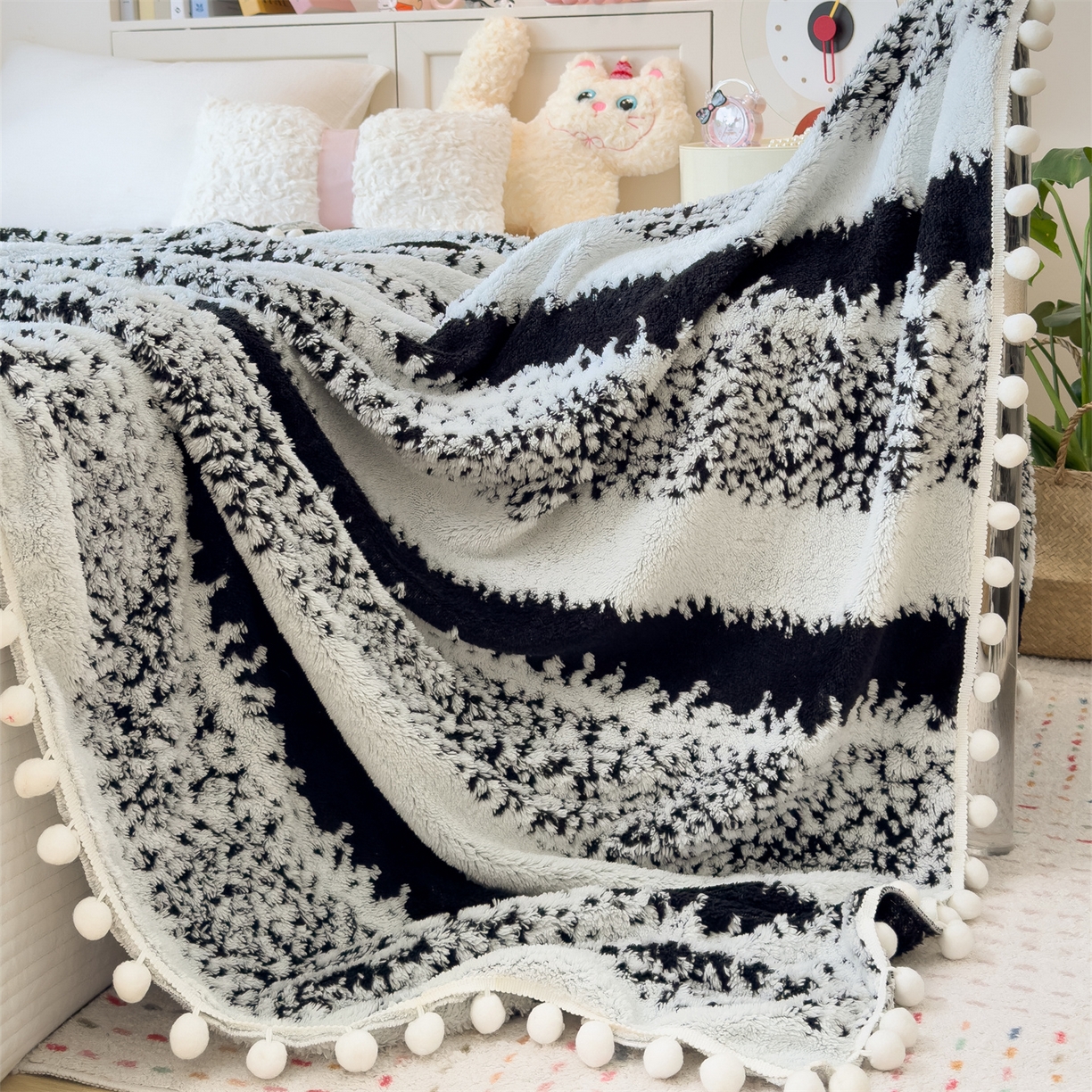 91家纺网 家纺一手货源 找家纺 丝幔家纺 2025新款星绒梦语毛球多功能毛毯毯子-森语雪球 森语雪球 斑马黑