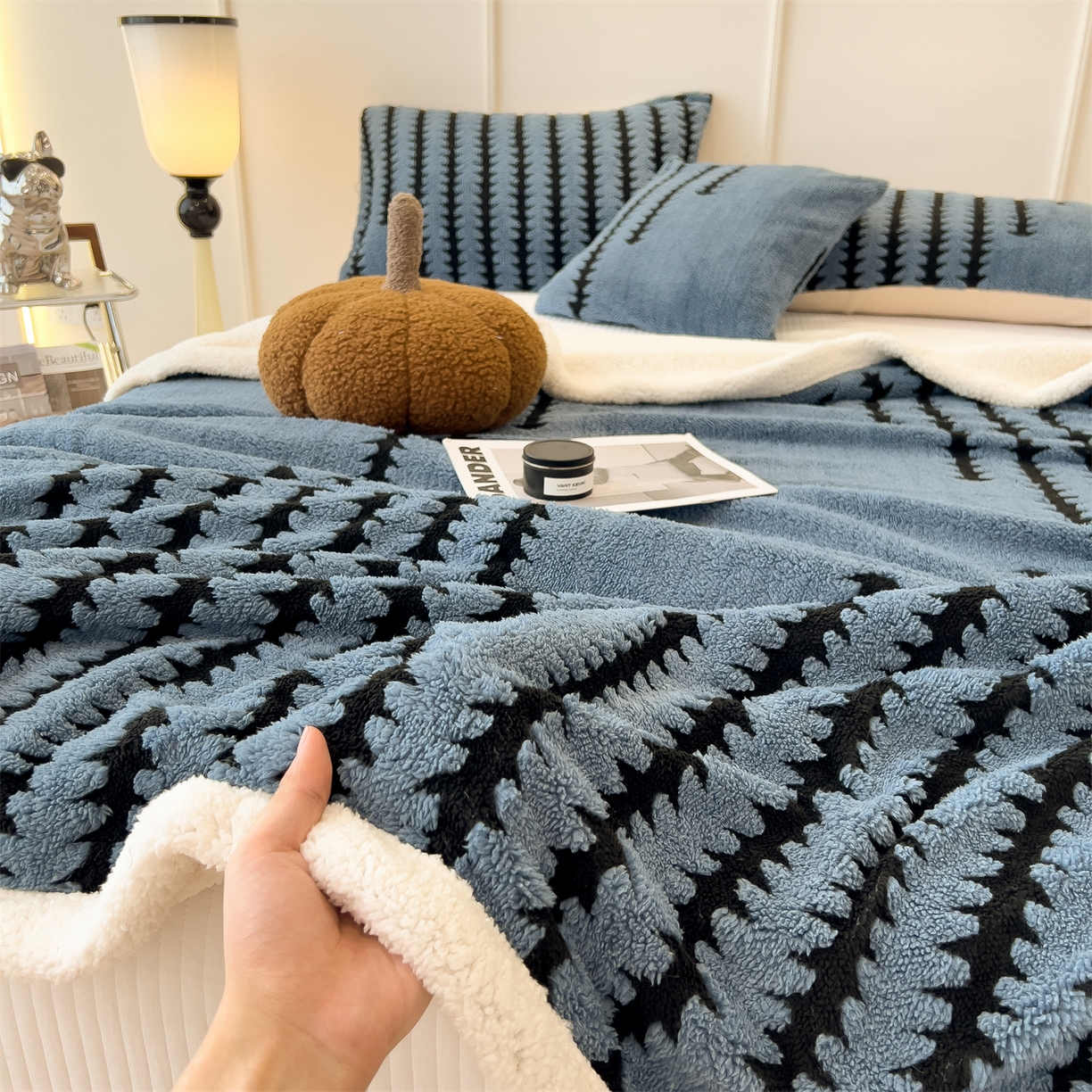 91家纺网 家纺一手货源 找家纺 丝幔家纺 2025新款云杉绒加厚保暖多功能毛毯毯子 杉影毯 蓝