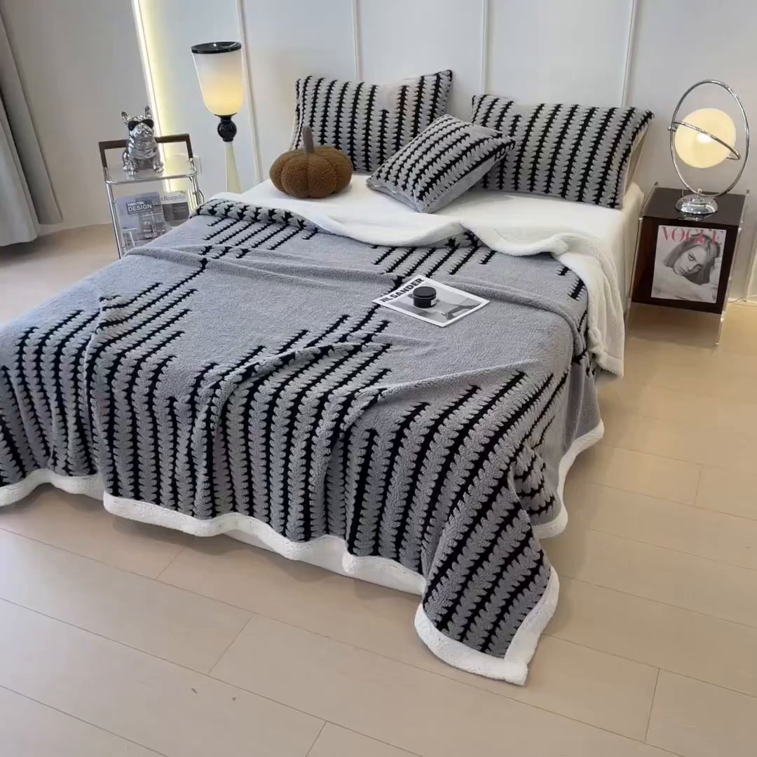 91家纺网 家纺一手货源 找家纺 丝幔家纺 2025新款云杉绒加厚保暖多功能毛毯毯子 杉影毯 银灰