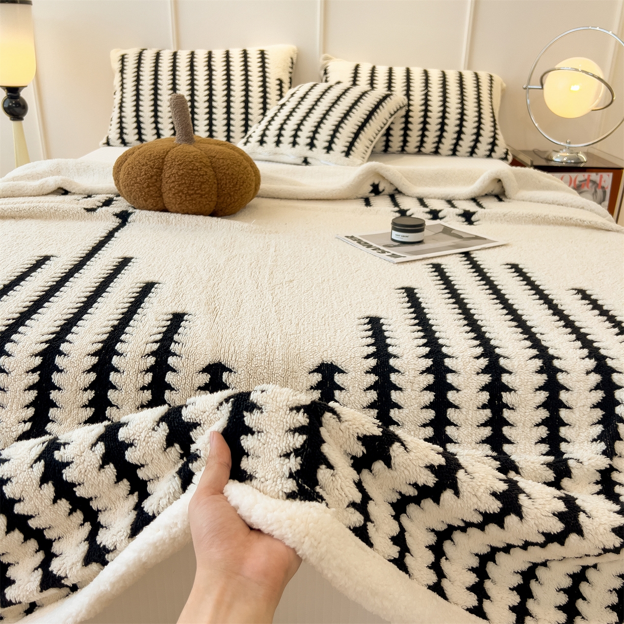 91家纺网 家纺一手货源 找家纺 丝幔家纺 2025新款云杉绒加厚保暖多功能毛毯毯子 杉影毯 奶白