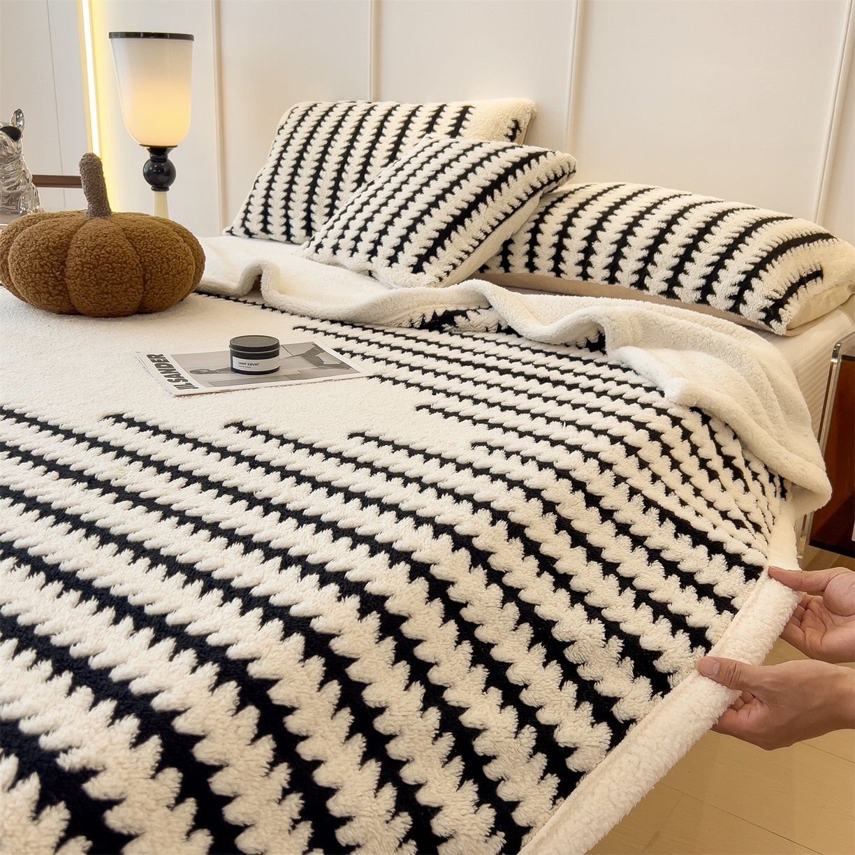 91家纺网 家纺一手货源 找家纺 丝幔家纺 2025新款云杉绒加厚保暖多功能毛毯毯子 杉影毯 奶白