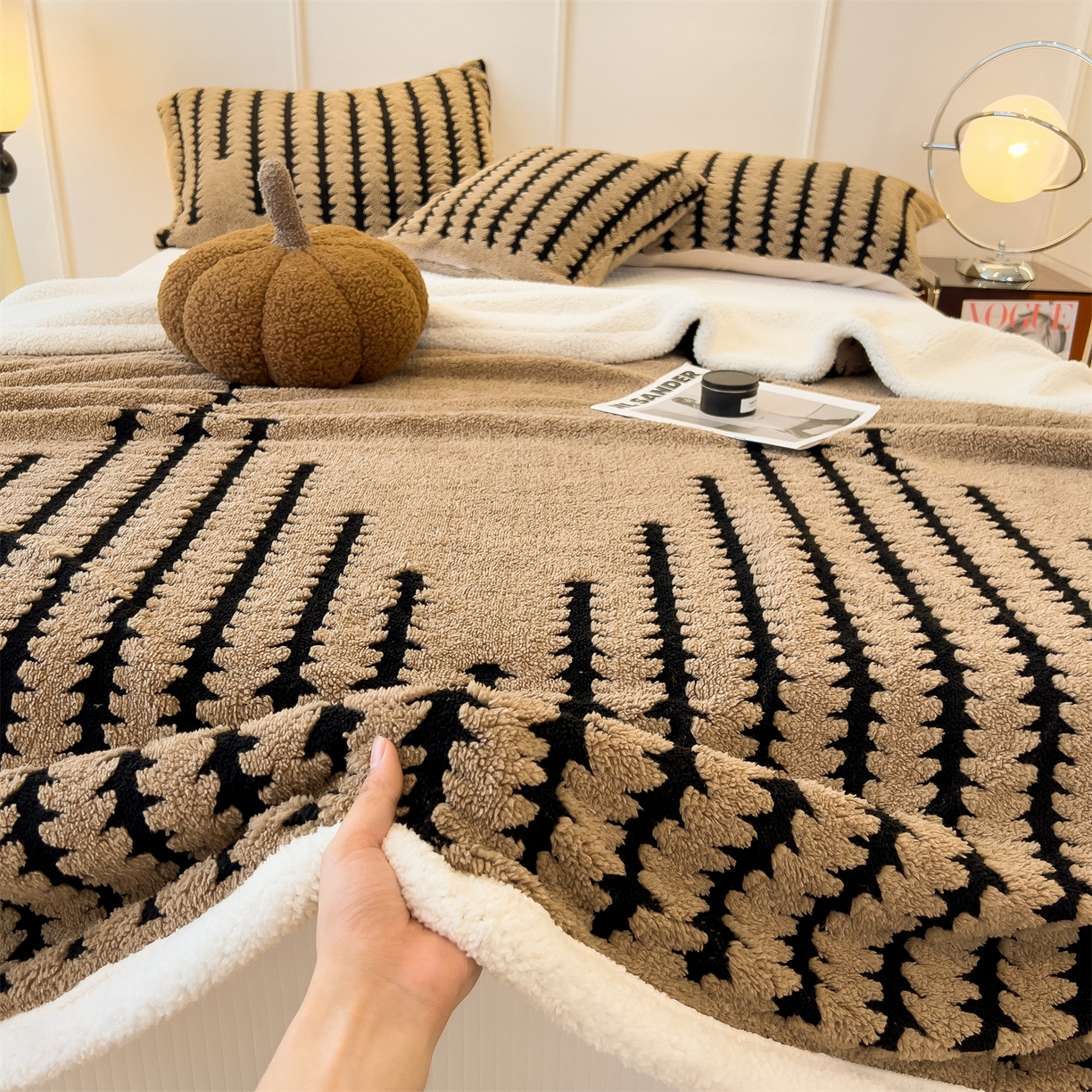 91家纺网 家纺一手货源 找家纺 丝幔家纺 2025新款云杉绒加厚保暖多功能毛毯毯子 杉影毯 咖啡