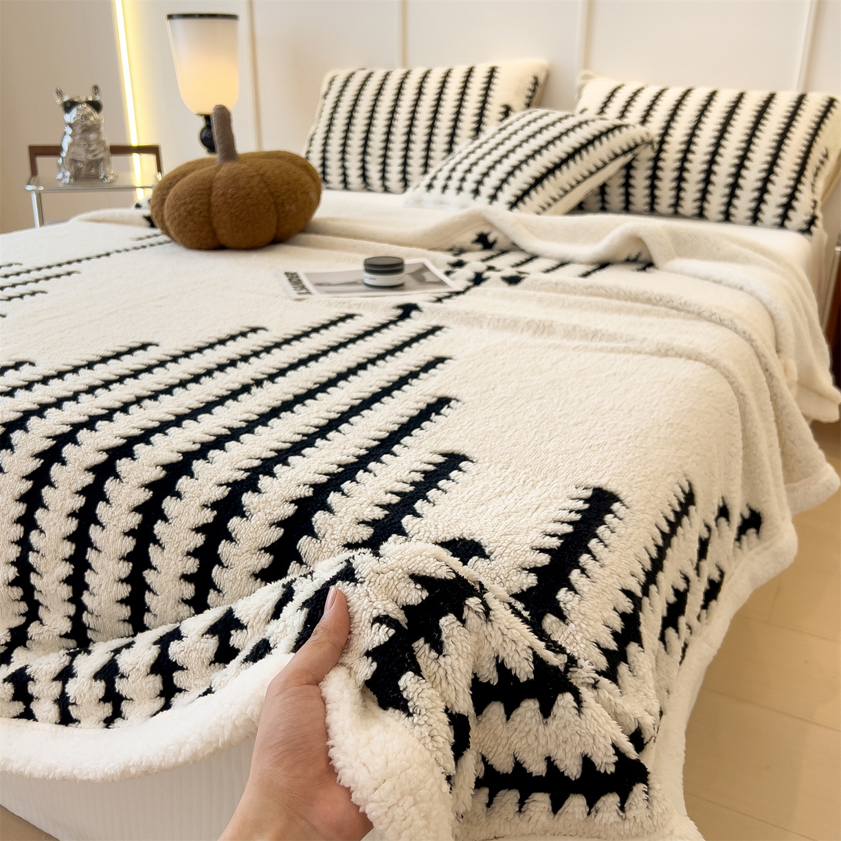 91家纺网 家纺一手货源 找家纺 丝幔家纺 2025新款云杉绒加厚保暖多功能毛毯毯子 杉影毯 奶白