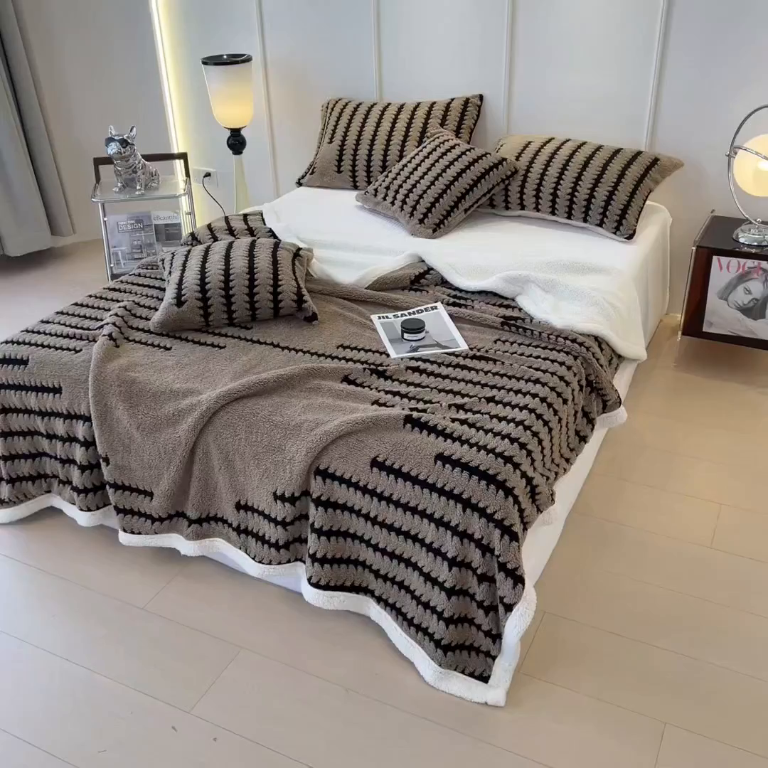 91家纺网 家纺一手货源 找家纺 丝幔家纺 2025新款云杉绒加厚保暖多功能毛毯毯子 杉影毯 咖啡