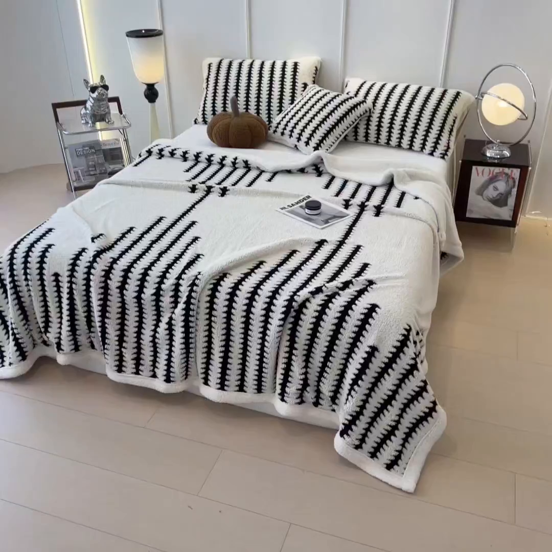 91家纺网 家纺一手货源 找家纺 丝幔家纺 2025新款云杉绒加厚保暖多功能毛毯毯子 杉影毯 奶白