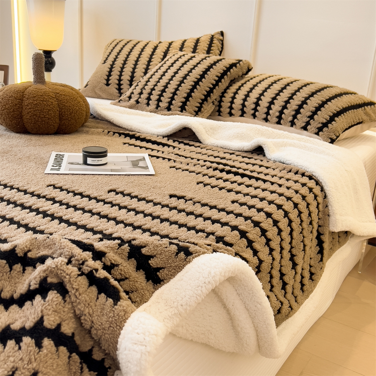 91家纺网 家纺一手货源 找家纺 丝幔家纺 2025新款云杉绒加厚保暖多功能毛毯毯子 杉影毯 咖啡