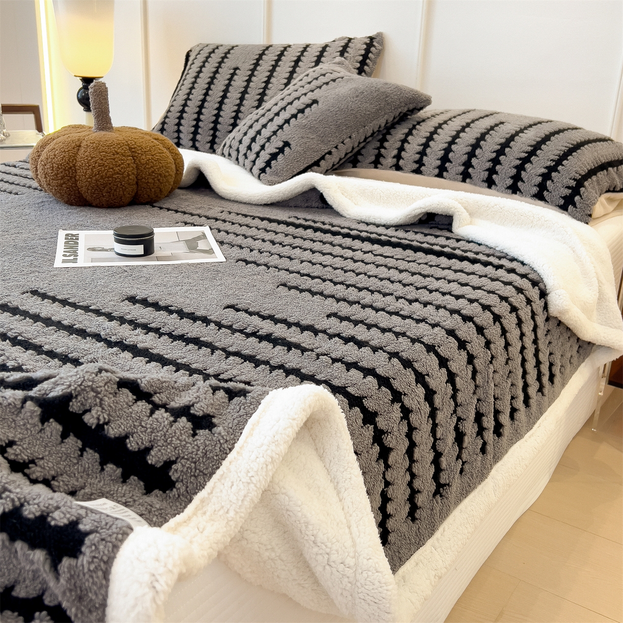 91家纺网 家纺一手货源 找家纺 丝幔家纺 2025新款云杉绒加厚保暖多功能毛毯毯子 杉影毯 深灰