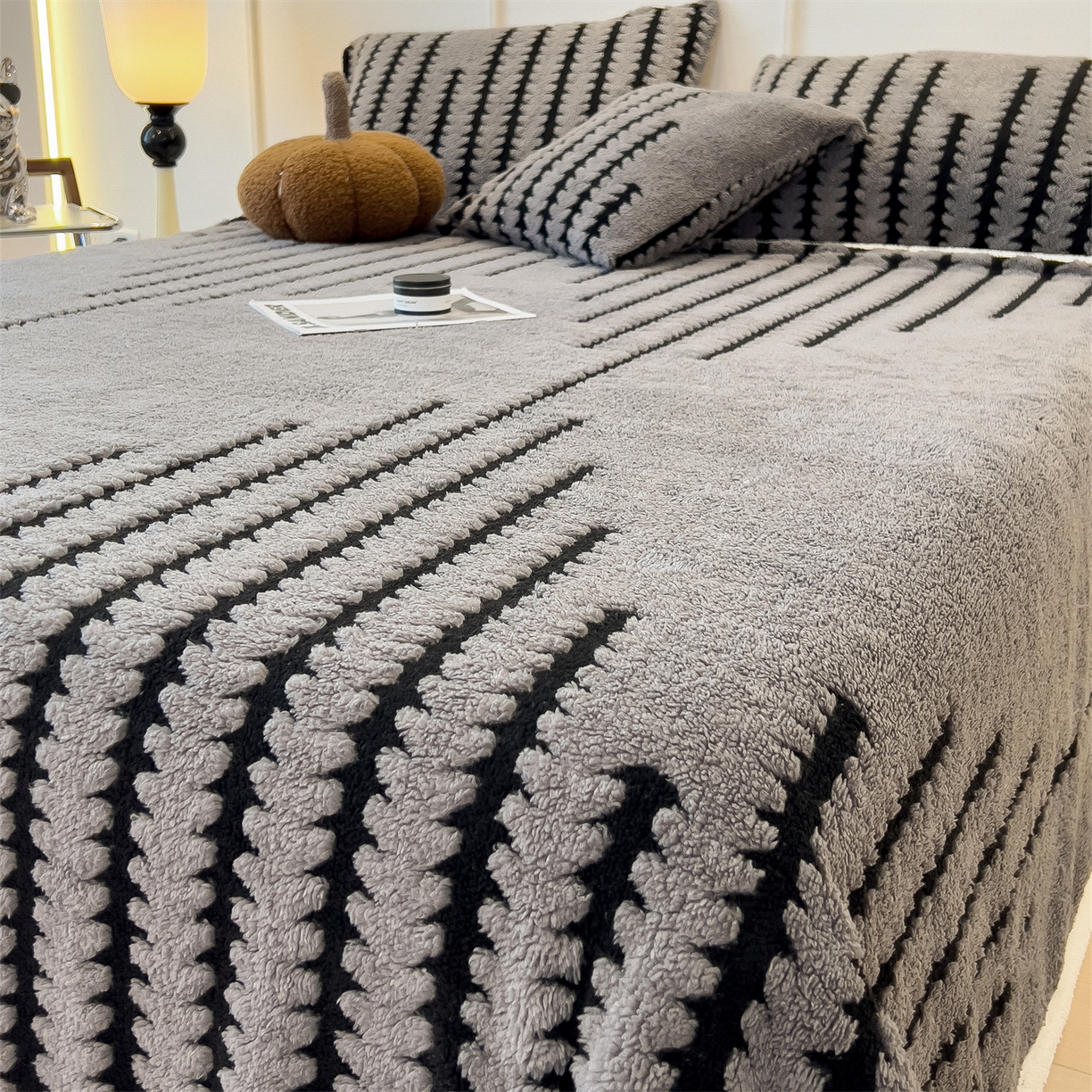 91家纺网 家纺一手货源 找家纺 丝幔家纺 2025新款云杉绒加厚保暖多功能毛毯毯子 杉影毯 深灰