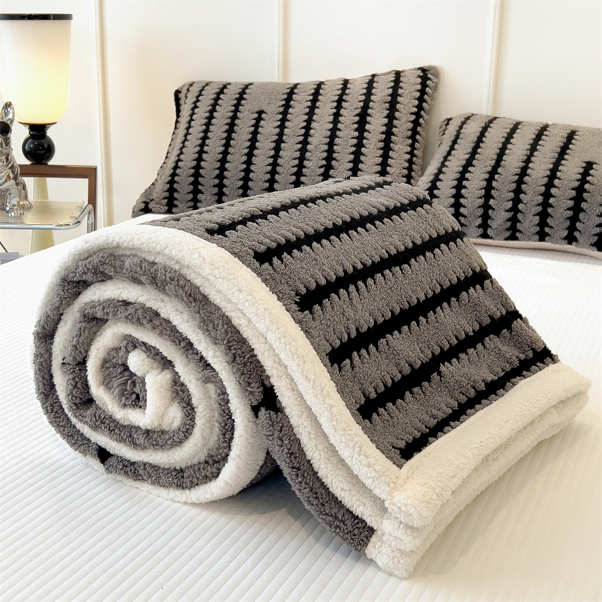 91家纺网 家纺一手货源 找家纺 丝幔家纺 2025新款云杉绒加厚保暖多功能毛毯毯子 杉影毯 深灰