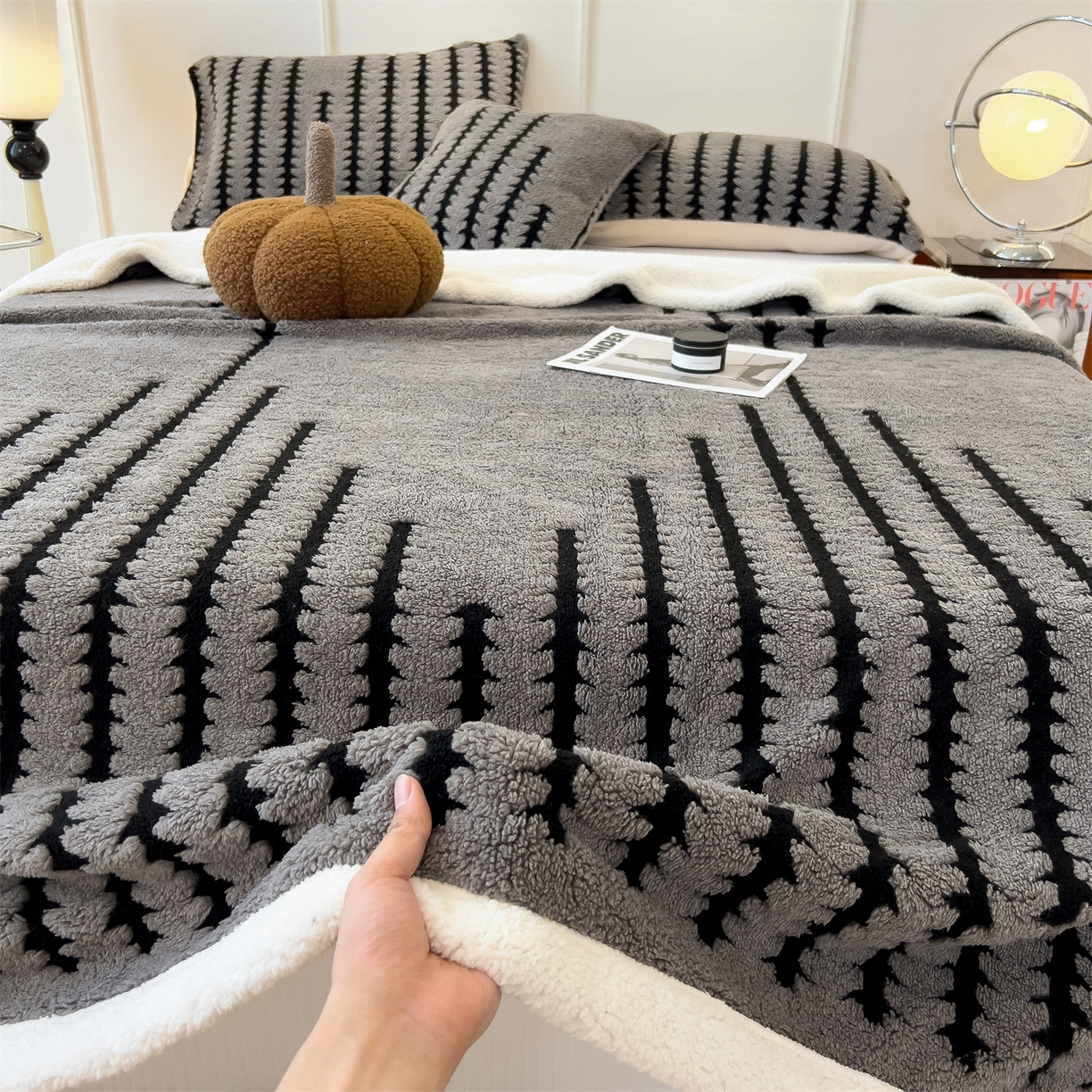 91家纺网 家纺一手货源 找家纺 丝幔家纺 2025新款云杉绒加厚保暖多功能毛毯毯子 杉影毯 深灰