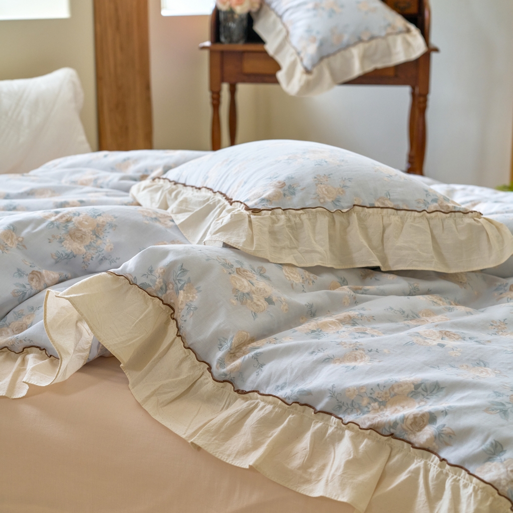 91家纺网 家纺一手货源 找家纺 洋铭区（原狠狠爱） 2025新款法式荷叶边全棉双层纱四件套系列 云间花海