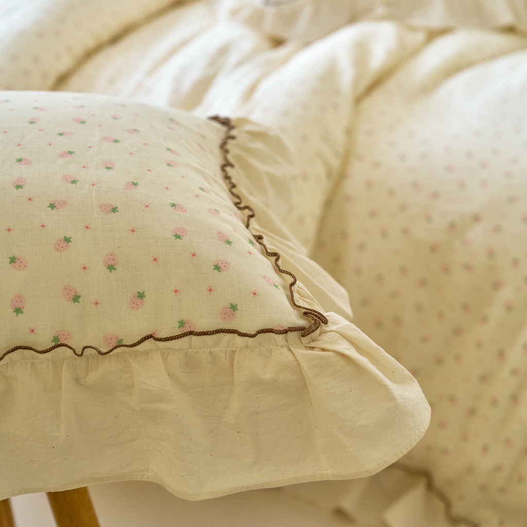 91家纺网 家纺一手货源 找家纺 洋铭区（原狠狠爱） 2025新款法式荷叶边全棉双层纱四件套系列 糖糖草莓