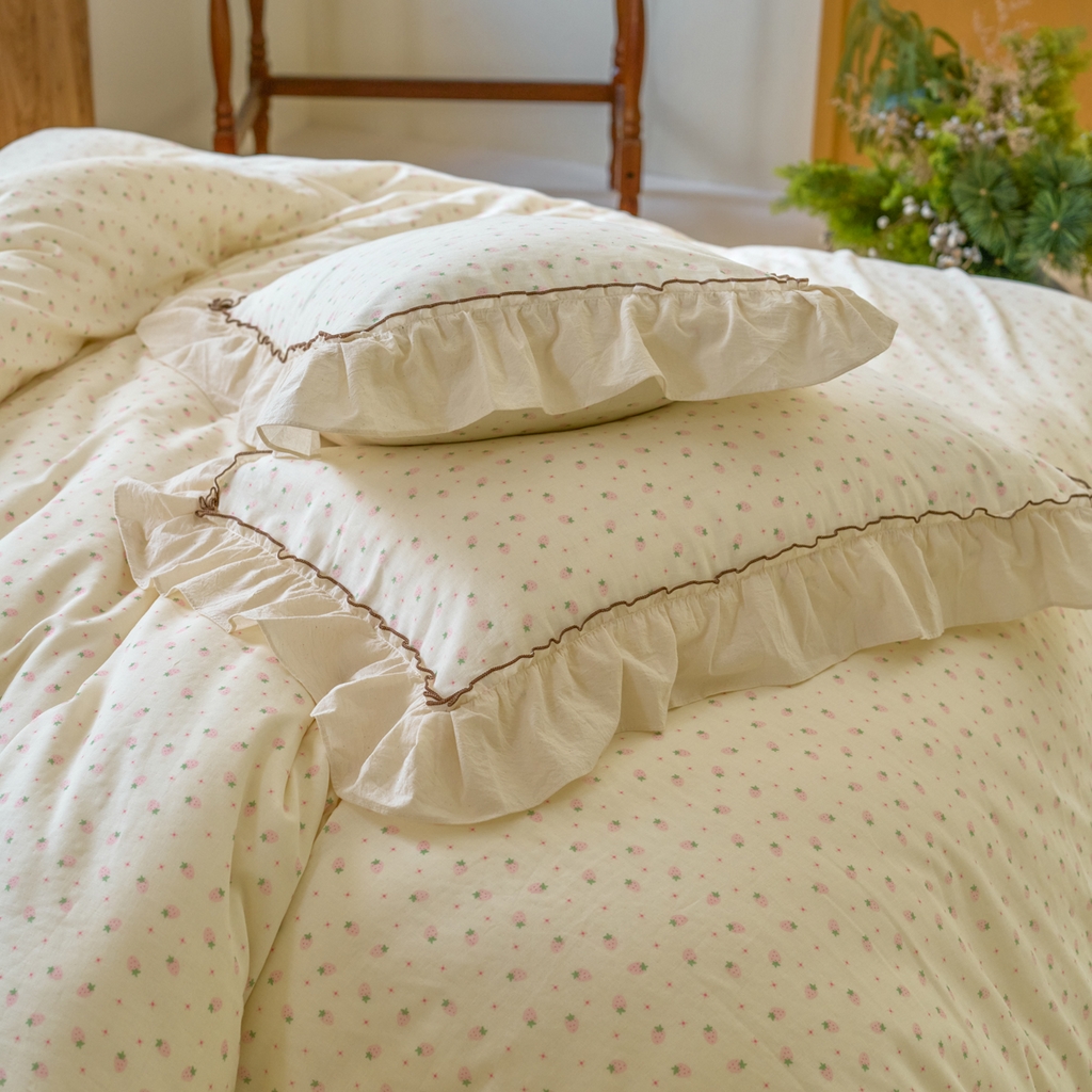 91家纺网 家纺一手货源 找家纺 洋铭区（原狠狠爱） 2025新款法式荷叶边全棉双层纱四件套系列 糖糖草莓