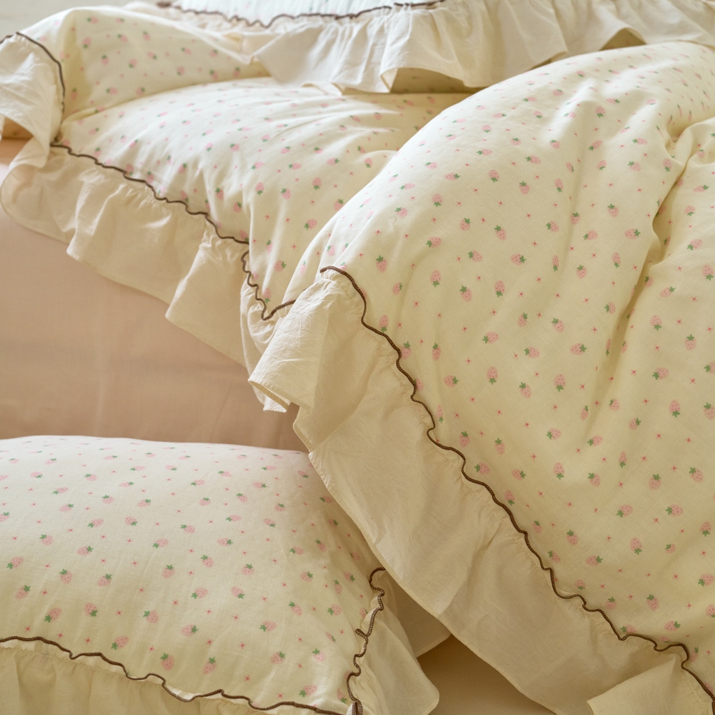 91家纺网 家纺一手货源 找家纺 洋铭区（原狠狠爱） 2025新款法式荷叶边全棉双层纱四件套系列 糖糖草莓