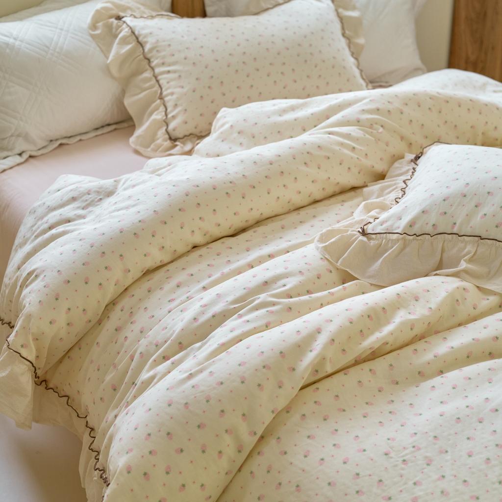 91家纺网 家纺一手货源 找家纺 洋铭区（原狠狠爱） 2025新款法式荷叶边全棉双层纱四件套系列 糖糖草莓