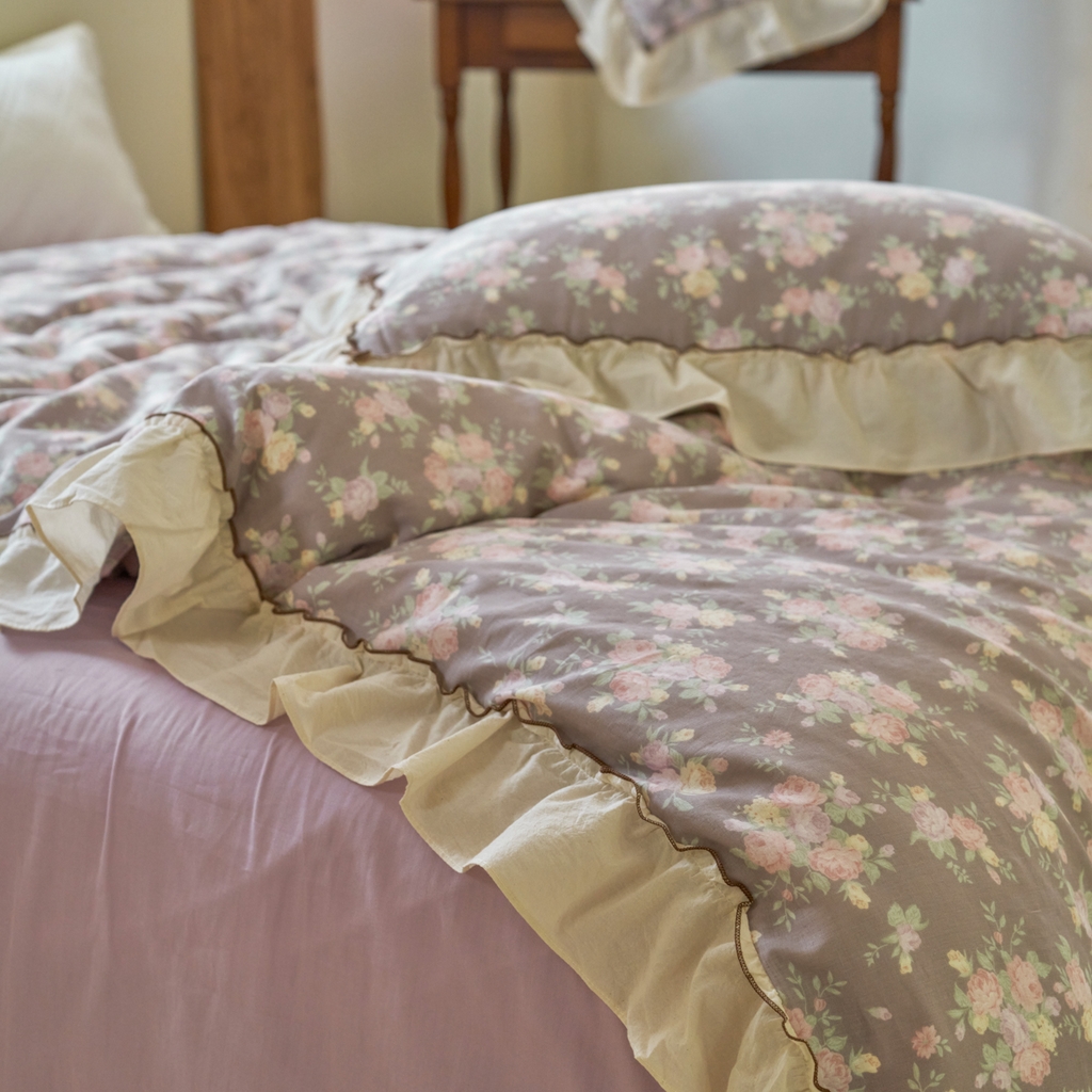 91家纺网 家纺一手货源 找家纺 洋铭区（原狠狠爱） 2025新款法式荷叶边全棉双层纱四件套系列 柔情紫花