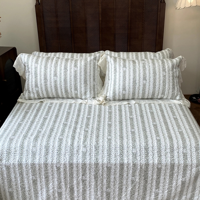 91家纺网 家纺一手货源 找家纺 奈萝家纺 2025新款13372全棉法式大花边床盖被套四件套 唐顿小熊