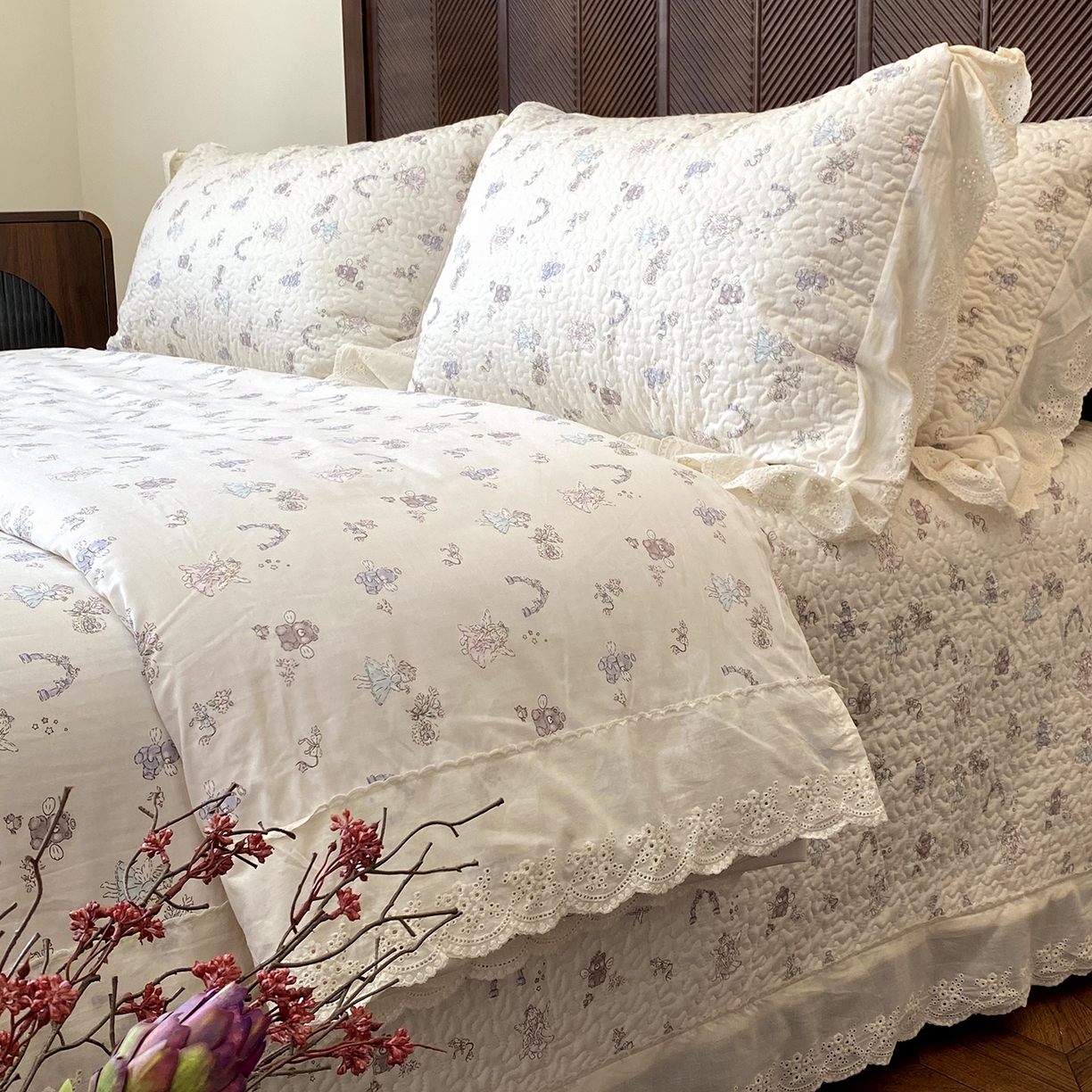 91家纺网 家纺一手货源 找家纺 奈萝家纺 2025新款13372全棉法式大花边床盖被套四件套 天使安琪