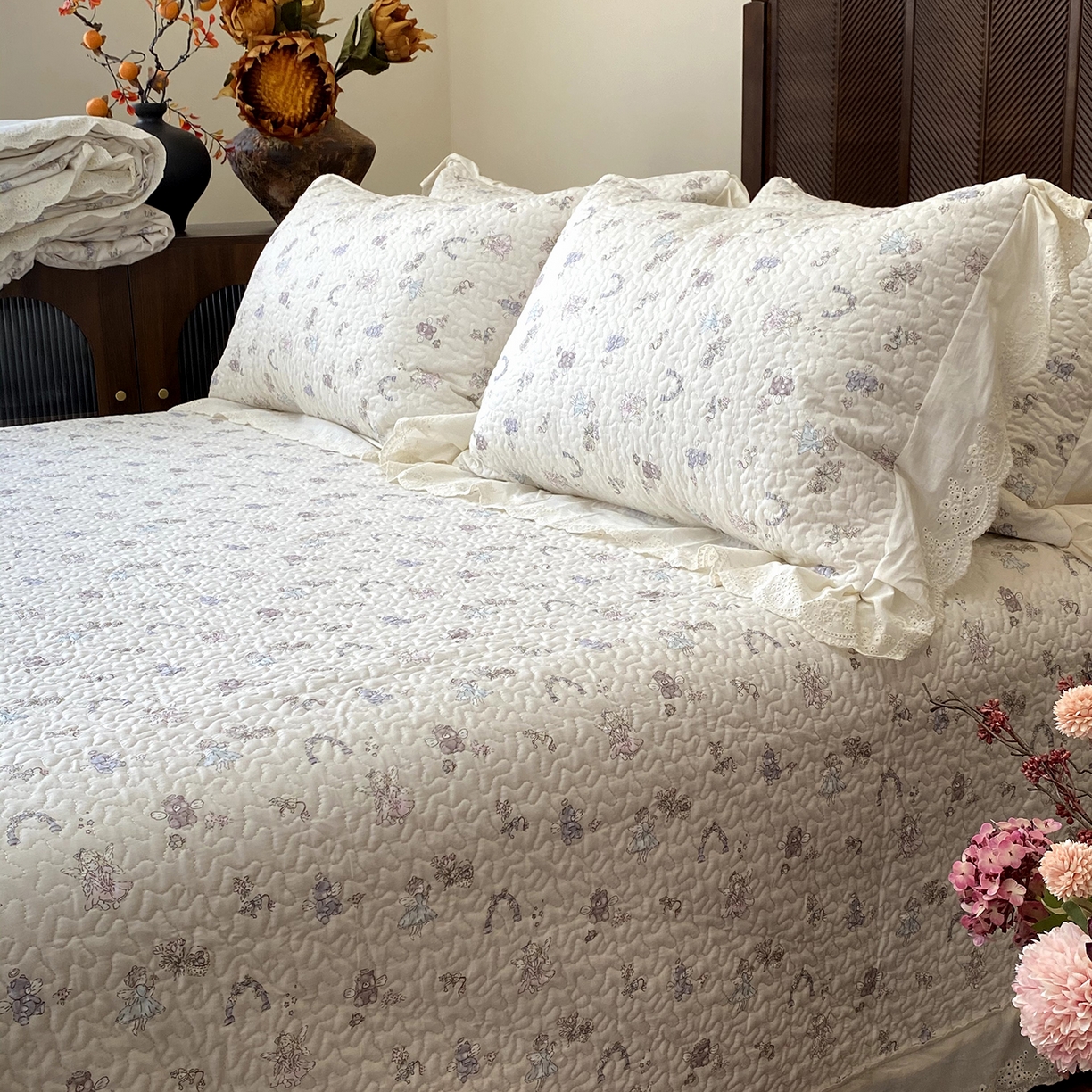 91家纺网 家纺一手货源 找家纺 奈萝家纺 2025新款13372全棉法式大花边床盖被套四件套 天使安琪