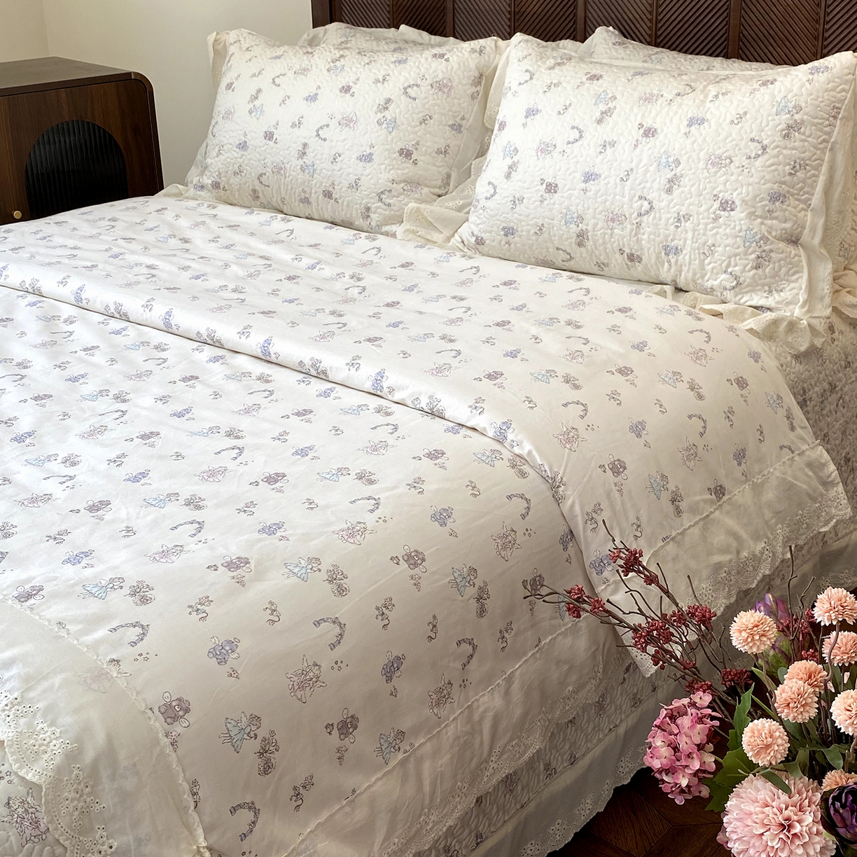 91家纺网 家纺一手货源 找家纺 奈萝家纺 2025新款13372全棉法式大花边床盖被套四件套 天使安琪